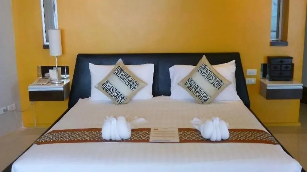 Maya Koh Lanta Resort 4*,